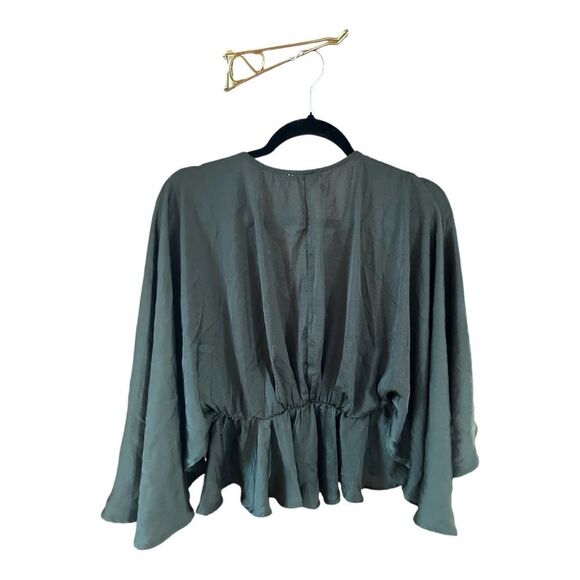 Mi Ami from Francesca’s. Flowy green blouse with airy sleeves. Women’s Medium - Picture 2 of 6